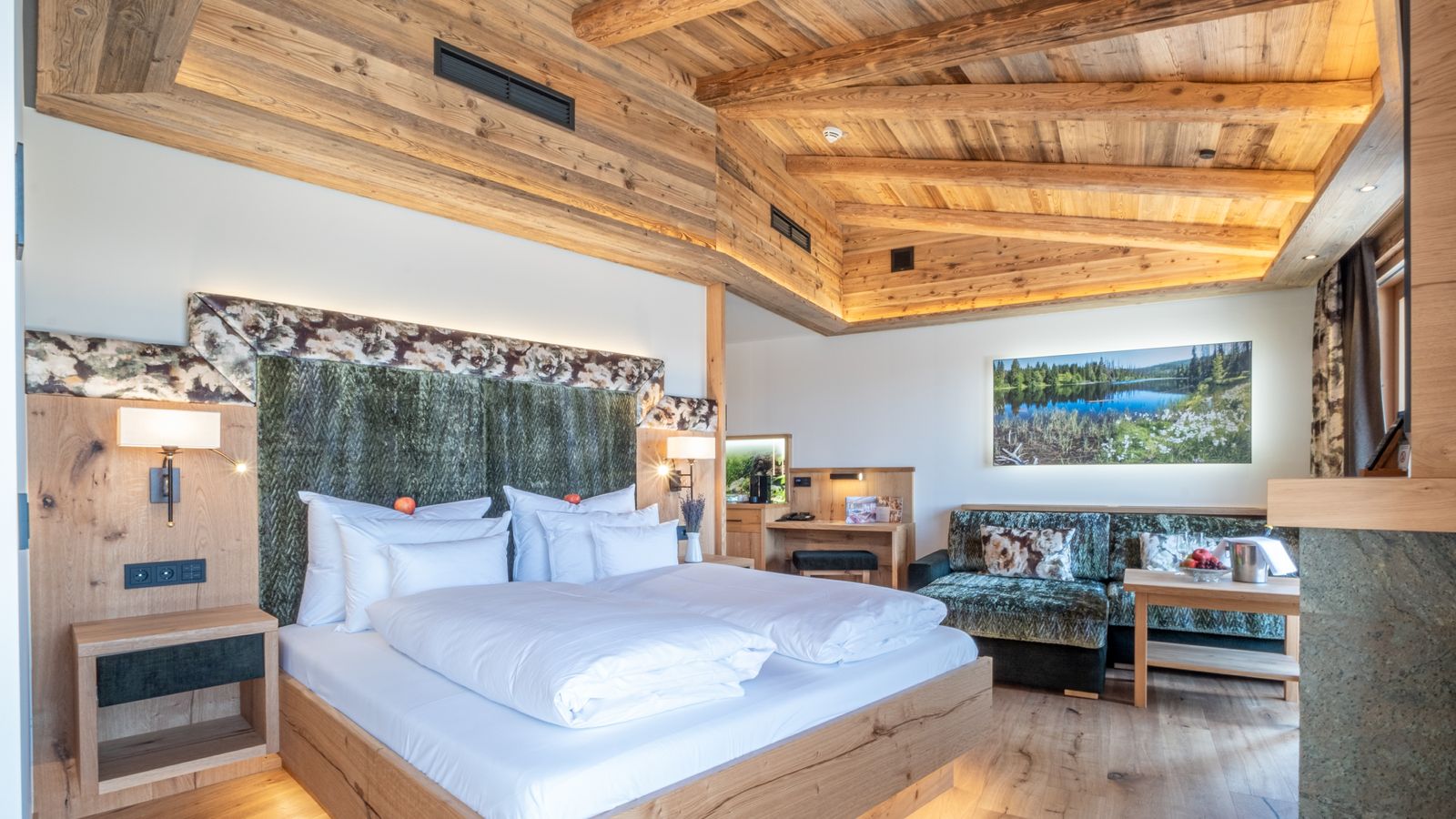 Wellnesshotel Brunner Hof im Bayerischen Wald naturSPA-Suite Premium mit eigener Sauna, Whirlwanne und Dachterrasse