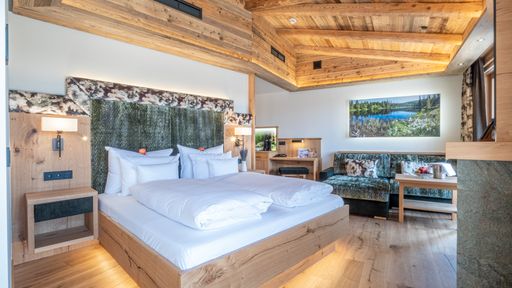 Wellnesshotel Brunner Hof im Bayerischen Wald naturSPA-Suite Premium mit eigener Sauna, Whirlwanne und Dachterrasse