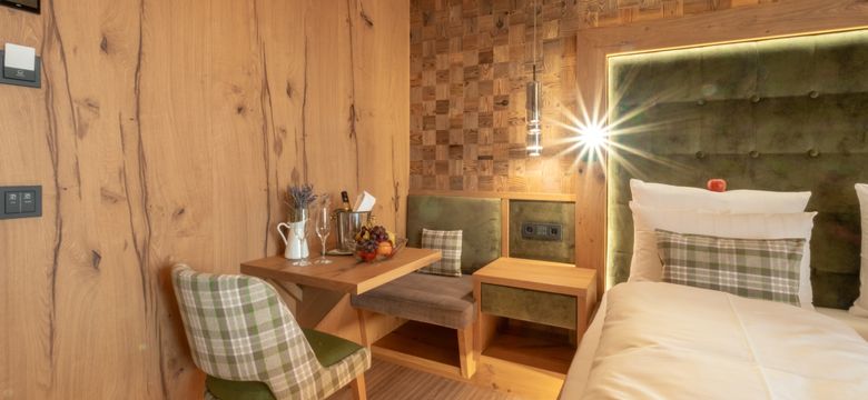 Natur- & Wellnesshotel Brunner Hof 4****S: naturZimmer "Heimatblick" 27 m² image #4