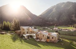 BIO HOTEL Blasla Hof: Außenbereich Morgengruß Sonne - Blasla Hof, Gsies, Pustertal, Trentino-Südtirol, Italien