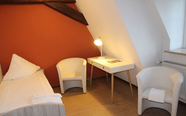 Double / multi-bed room with shared bathroom image 1 - Biohotel Schloss Kirchberg