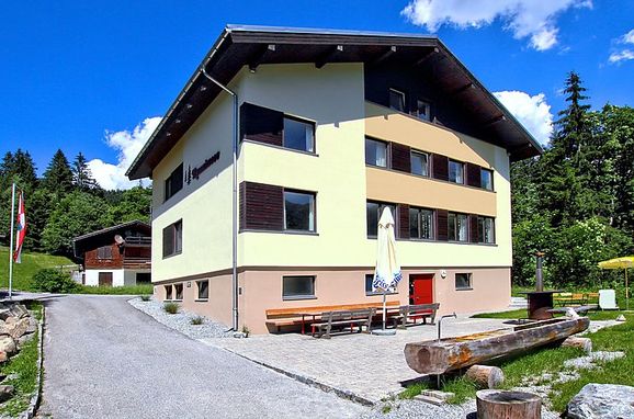 Außen Sommer 1 - Hauptbild, Ferienhaus Runnimoos am Arlberg, Laterns, Vorarlberg, Vorarlberg, Österreich