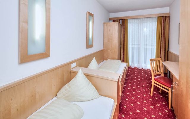 FS „Biene Maja“ 5 Bett image 3 - Familotel Pitztal Kinderhotel Stefan