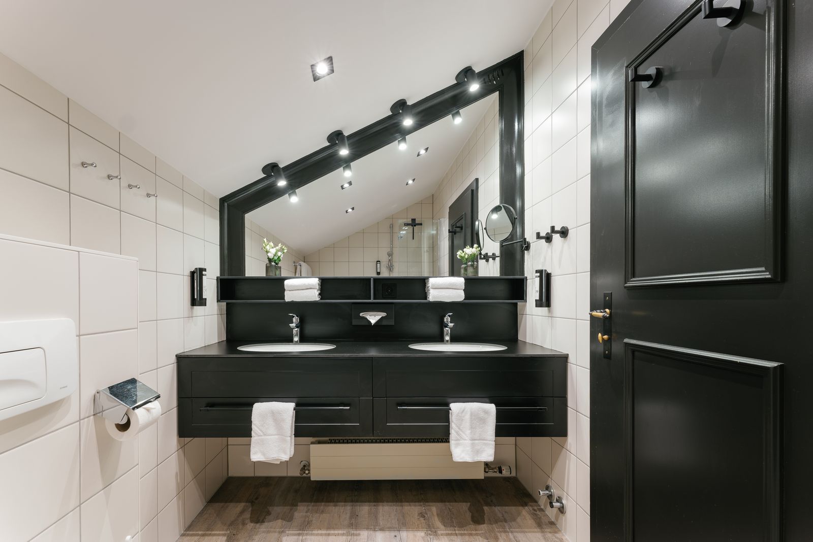 Hotel-Suite Seeblick image 2 - MONDI Hotel & Appartements am Grundlsee