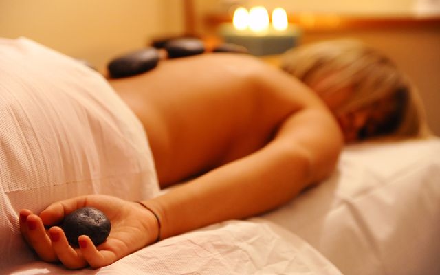 Children's massage - Warm stones - MONDI Resort Oberstaufen
