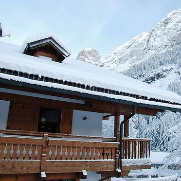 Außen Winter 39, Chalet Cesa Galaldriel, Canazei, Dolomiten, Trentino-Südtirol, Italien