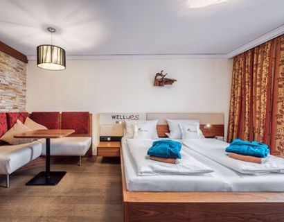 Hotel MY Kramerwirt: Typ 6 - Wellneszimmer Dreibett mit Eckbank