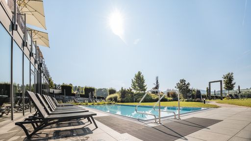 Infinity-Außenpool mit herrlicher Aussicht