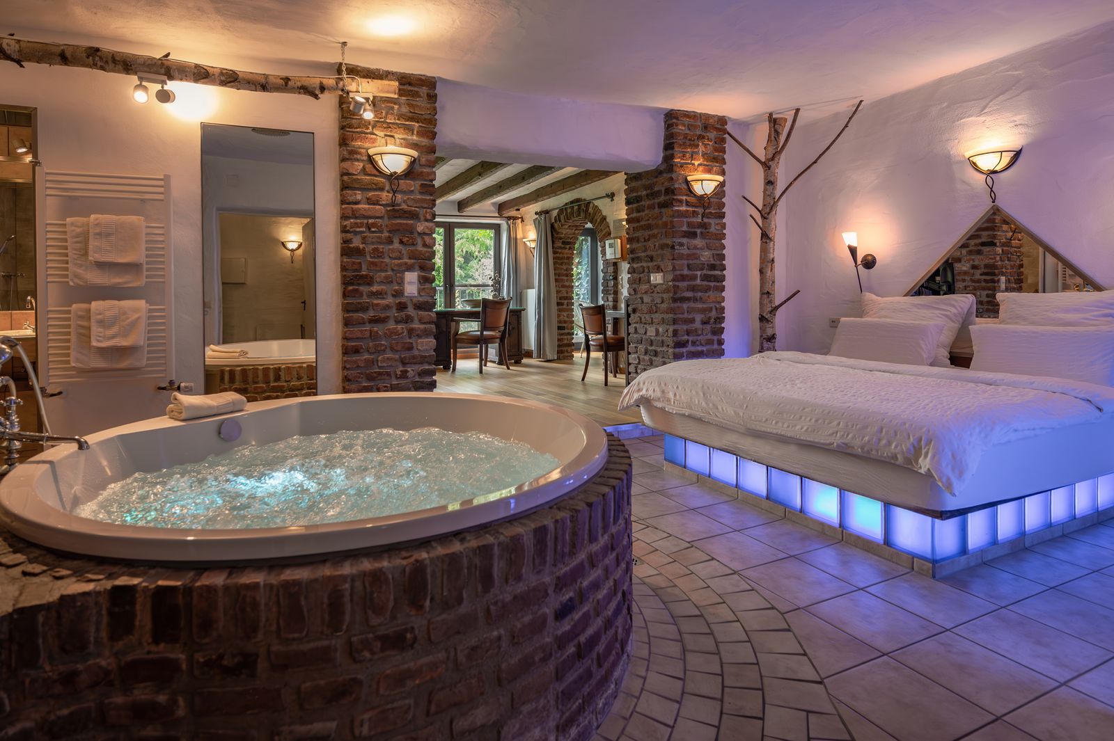 Blaue Wellness Suite image 1 - Land Gut Höhne