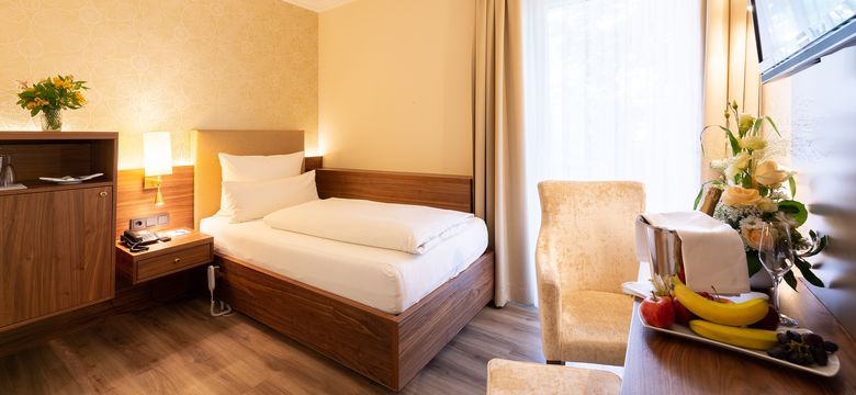 Holzapfel Wellness- und Thermenhotel: Standard Einzelzimmer image #1