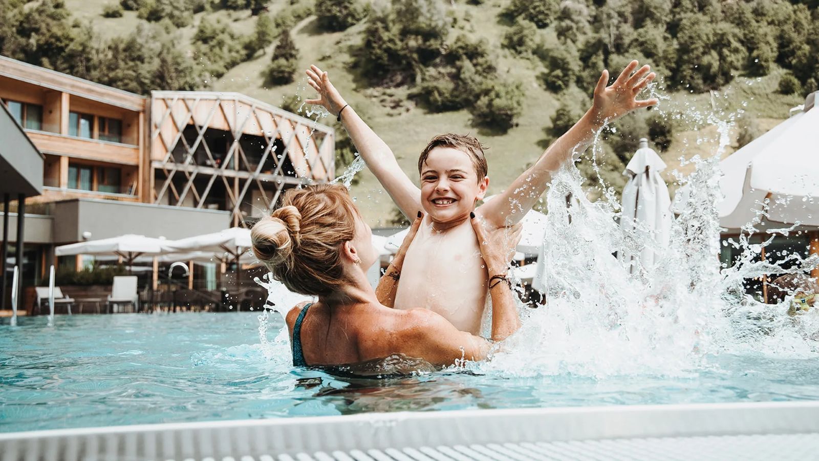 Spiel und Spaß im Wasser - Feuerstein Nature Family Resort
