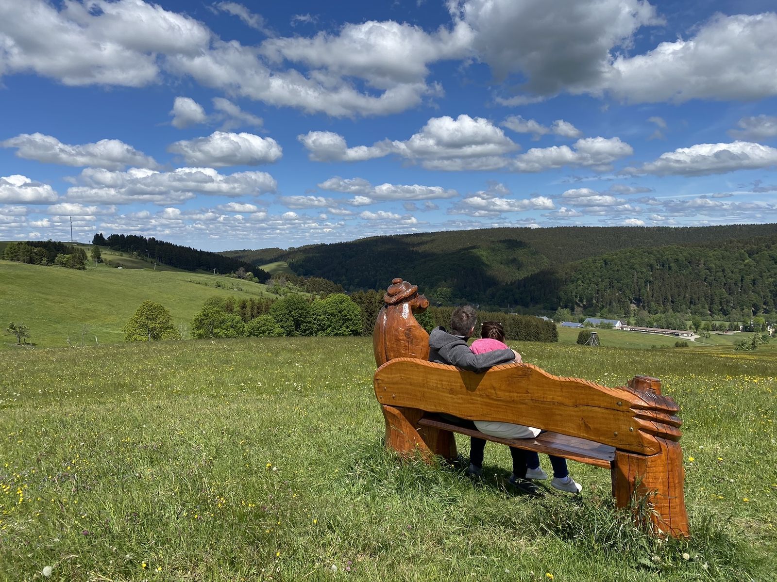 Paar auf der Drachenbank in Holzhau