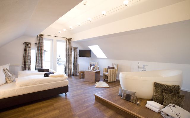 Hotel Zimmer: Gipfel Deluxe Suite - AlpinLifestyleHotel Löwen & Strauss