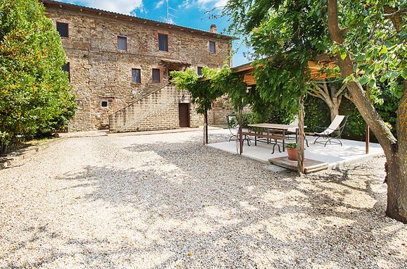 Outside Summer 1 - Main Image, Casa Salustri, Cinigiano, Maremma, Tuscany, Italy