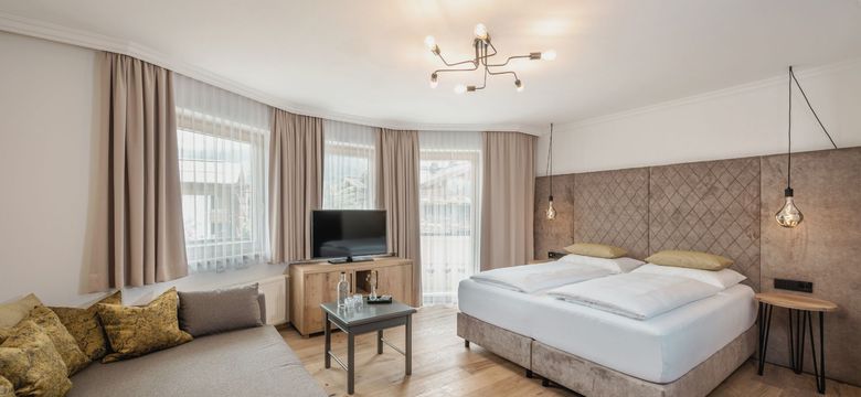 Das Studio Südflügel in der HOCHKÖNIGIN besticht durch helles Design, edle Materialien und viel Liebe zum Detail. Ein Ort zum Ankommen, Wohlfühlen und Träumen – mitten in Maria Alm.