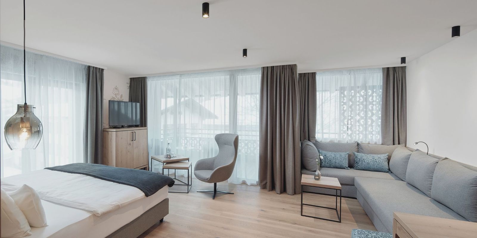 Weitblick, Design und Geborgenheit: Die Suite der HOCHKÖNIGIN in Maria Alm verbindet modernes Interior mit alpinem Charme.Viel Platz zum Durchatmen, Träumen und Wohlfühlen.