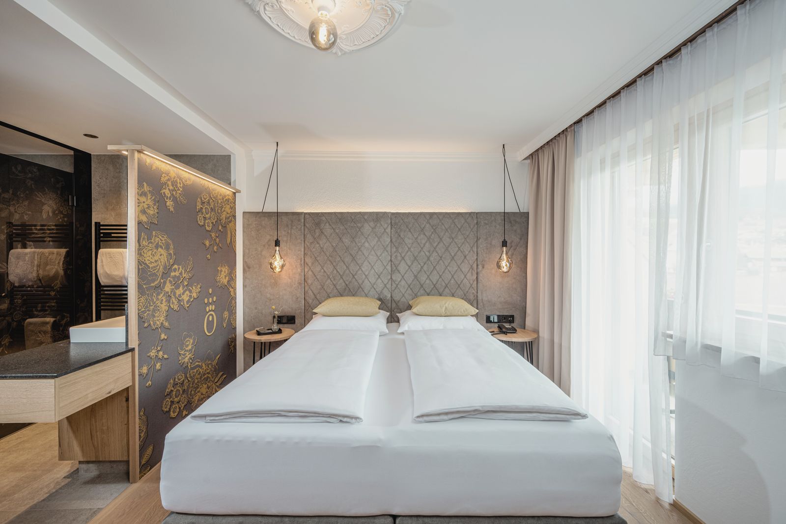 Cozy Room in der HOCHKÖNIGIN mit Blick auf das Bett