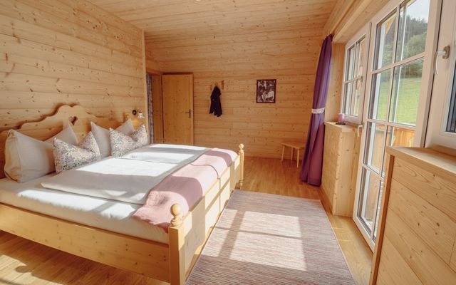 Haus Gössl Schlafzimmer Doppelbett mit Hochbett  6