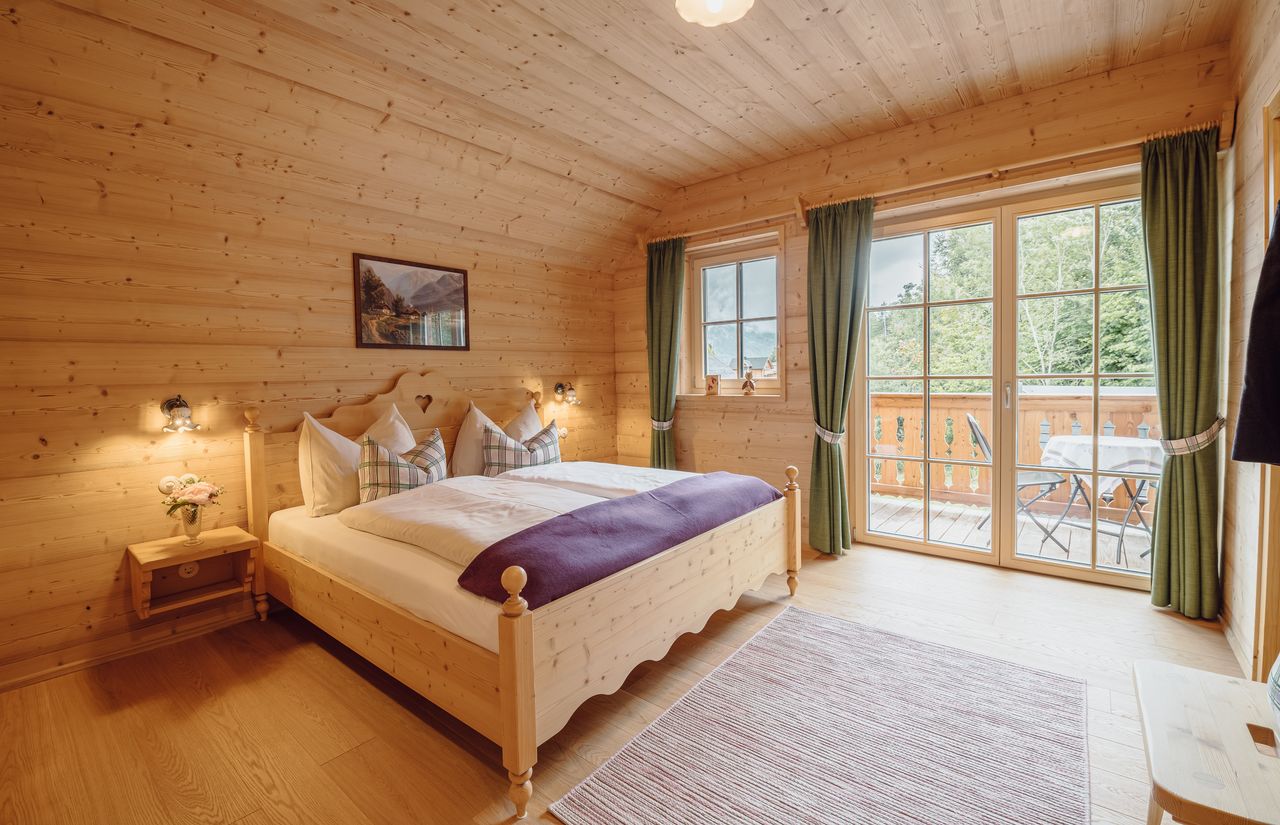 Salzkammergut plus Schlafzimmer 1 mit Doppelbett