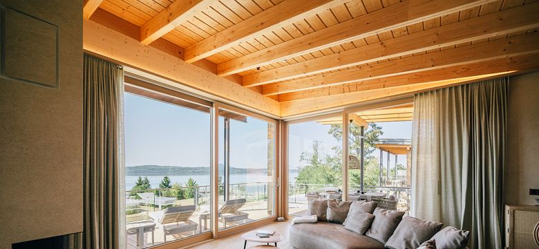 Insel der Sinne Naturhotel & See-Chalets: Chalet -Seeluft image #1