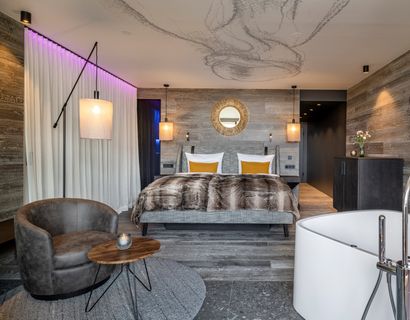 Hüttenhof – Wellnesshotel & Luxus-Bergchalets: feel-good room "Belly tingling"
