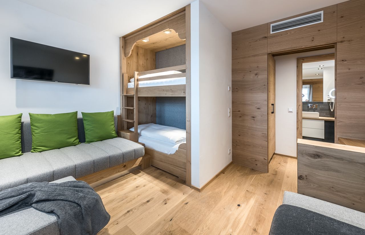 Hotelzimmer Familie mit Stockbett