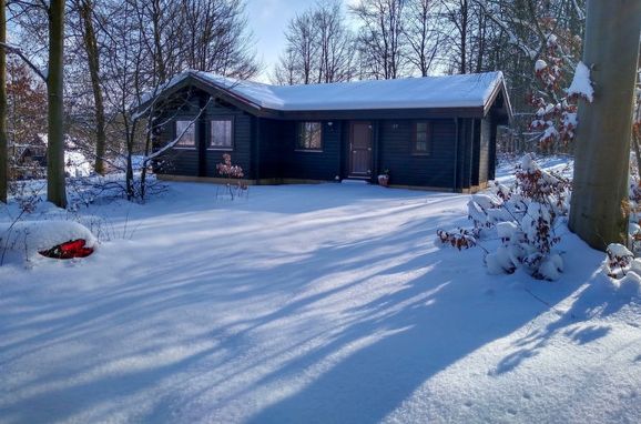 Außen Winter 30 - Hauptbild, Hütte Waldeck, Bad Arolsen, Hessisches Bergland, Hessen, Deutschland