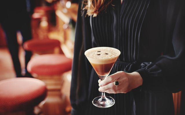 Barkeeper:in image 1 - Burg Hotel 