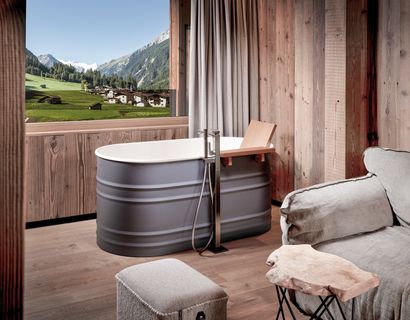 Vitalhotel Edelweiss: Turm-Suite mit Bergblick & Balkon