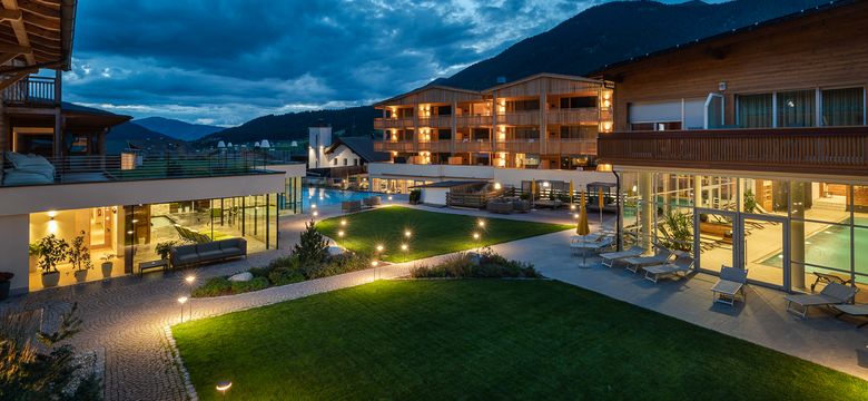 Alpine Nature Hotel Stoll: Almrosenblühen