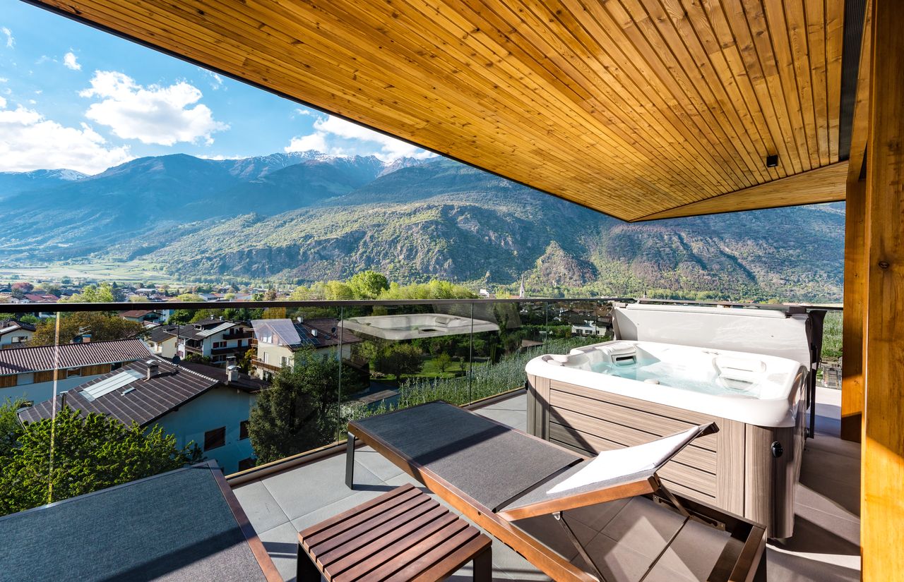 Sonniger Balkon mit Ausblick