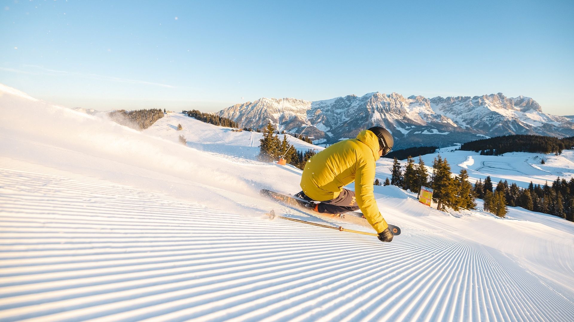 Skifahren auf präparierter Piste © Mathaeus Gartner