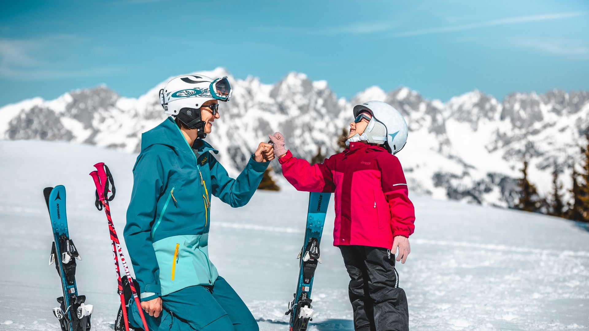 Familie fährt am Wilden Kaiser Ski | © Mathaeus Gartner