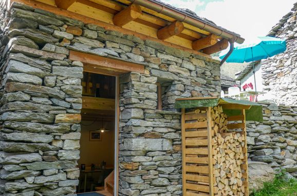 Außen Winter 13, Rustico La Dimora, Malvaglia, Tessin, Tessin, Schweiz