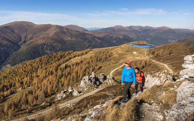 Wandern Kaiserburg Pärchen Nockberge Herbst