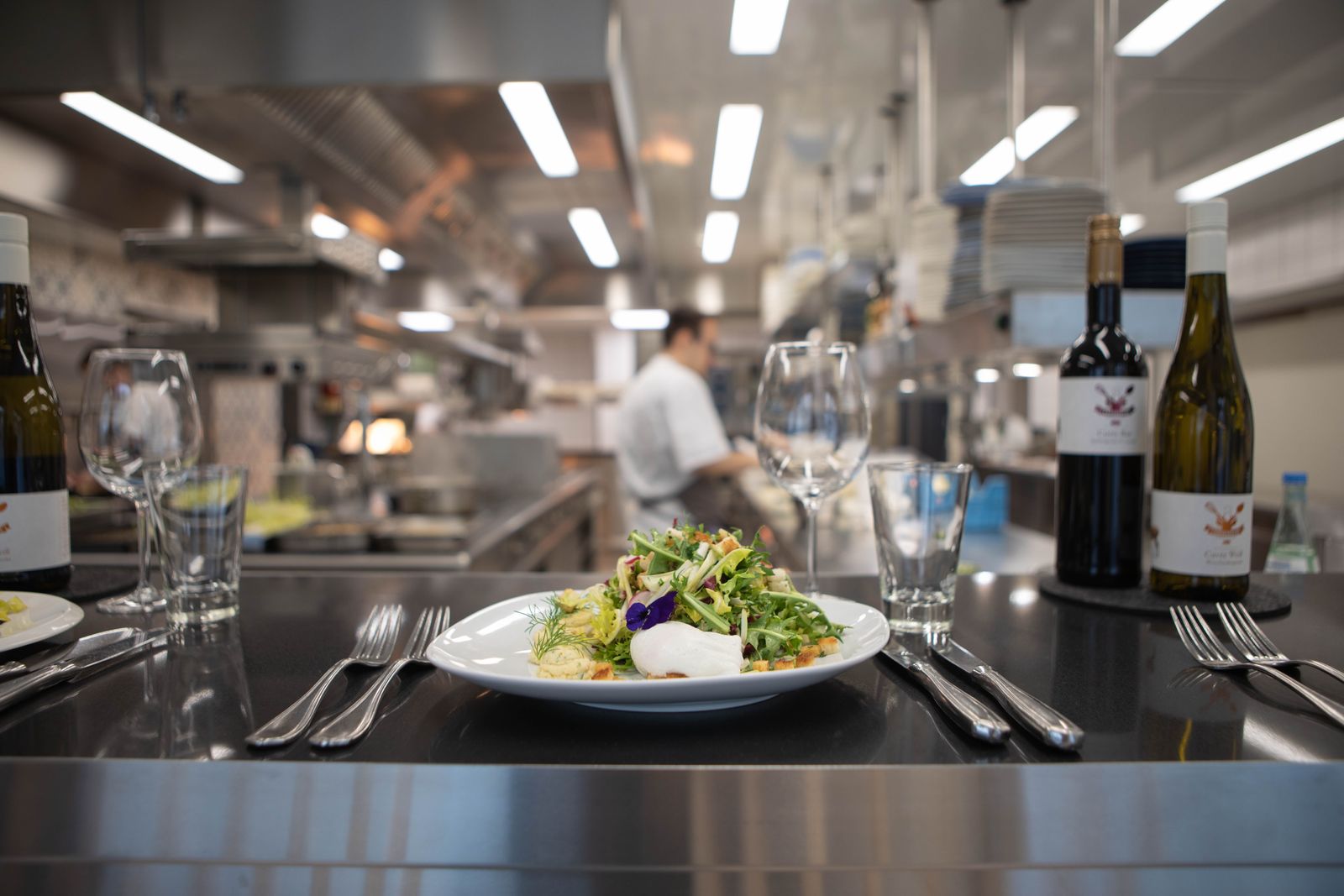 Waren Sie schon mal bei Christian in der Küche? image 4 - Buchnas Landhotel Saarschleife