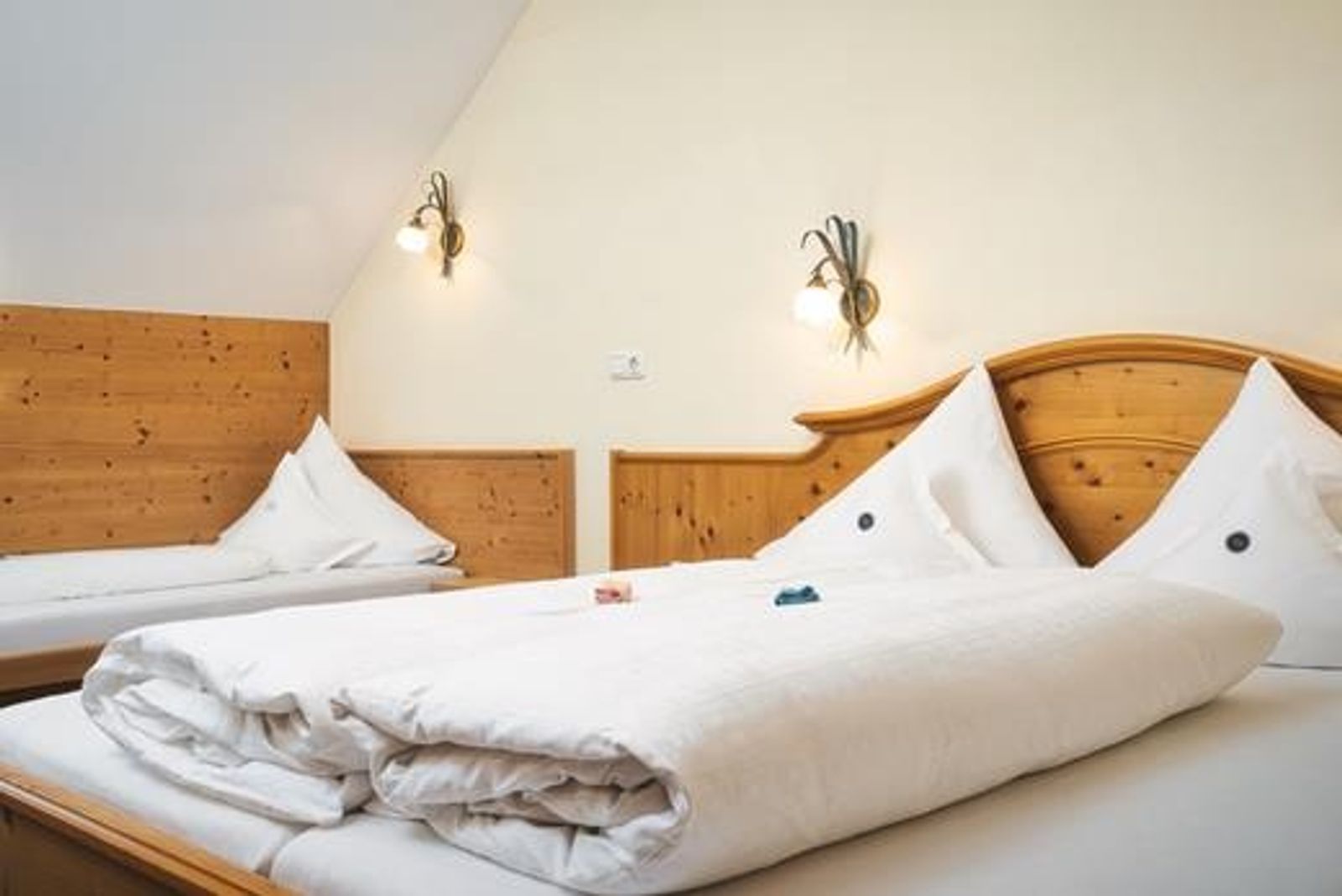 Dreibettzimmer image 1 - Hotel die Arlbergerin | St.Anton a. Arlberg | Tirol | Austria