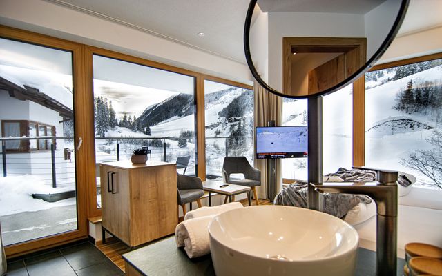  Didis #holidayhome - Panoráma kétágyas szoba  image 4 - Apartment Didis Holiday Home | Ischgl | Tirol | Austria