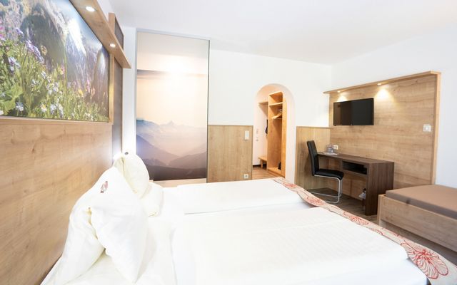 Doppelzimmer Tirol image 2 - Wohlfühl - Hotel Gundolf | Pitztal | Tirol | Austria