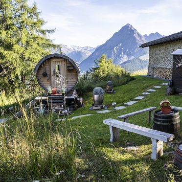 Hot Pot, Chalet Flöna, Scuol, Graubünden, Schweiz