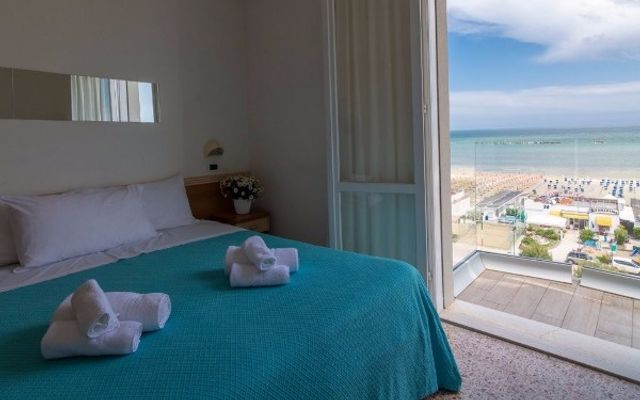 Dreibett Zimmer  - Balkone - Blick zum Meer image 2 - Strandhotel HOTEL ATLAS | Cesenatico | Italien