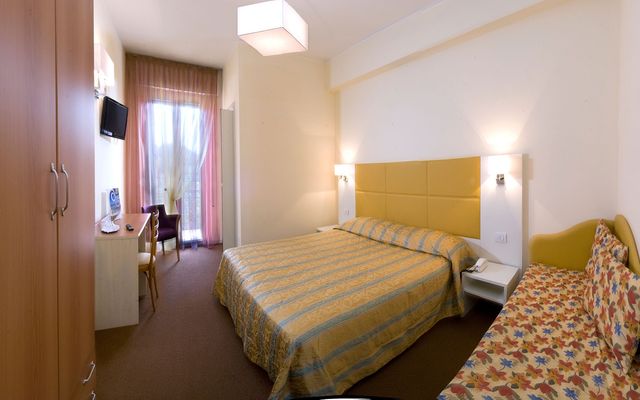 Dreibettzimmer image 1 - Hotel St. Moritz