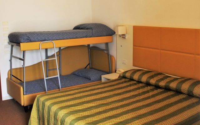 Quadruple Room image 3 - Hotel St. Moritz