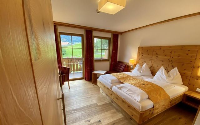 Kétágyas szoba "Alpenklang" lucfenyő image 3 - Berghotel Berghotel Alpenklang