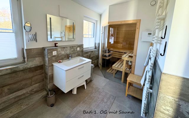 Bad im OG mit Sauna