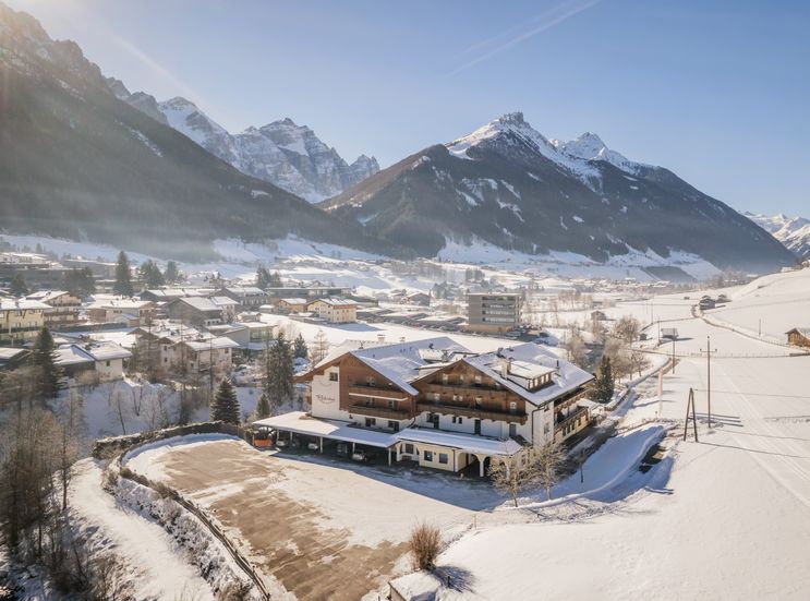 Biohotel Rastbichlhof: Hotel in Winterlandschaft - Biohotel Rastbichlhof , Neustift im Stubaital, Tirol, Österreich