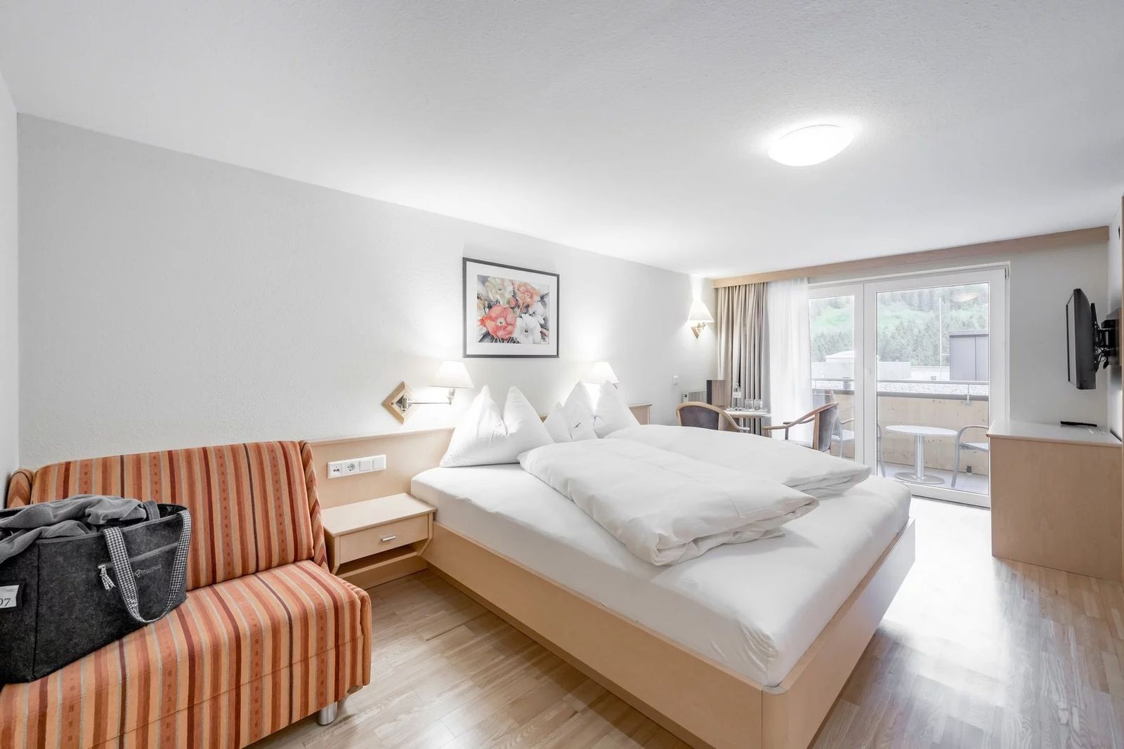 Doppelzimmer Rothorn image 1 - Alpenhotel Zimba