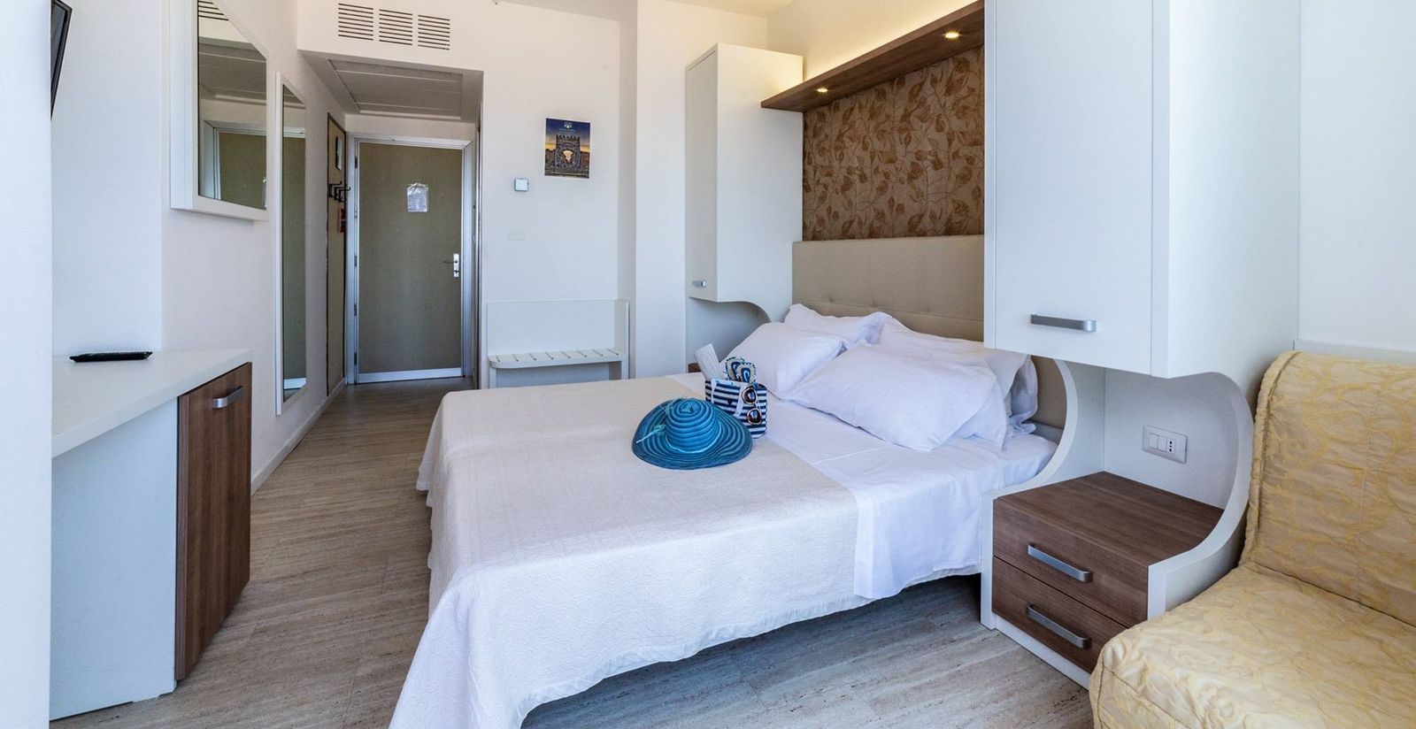 Doppelzimmer Meerblick image 6 - EurHotel 