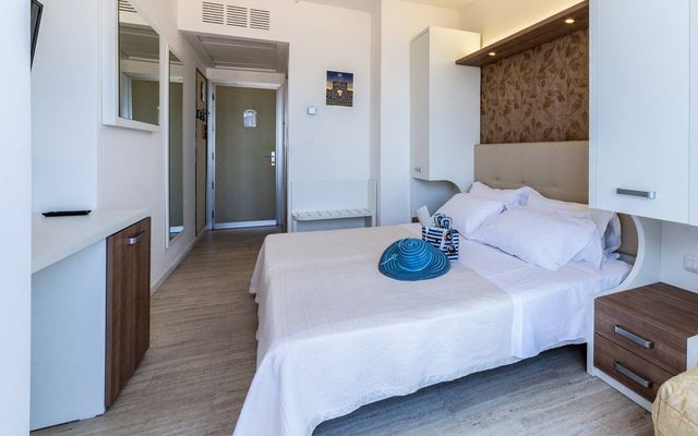 Doppelzimmer Meerblick image 6 - EurHotel 