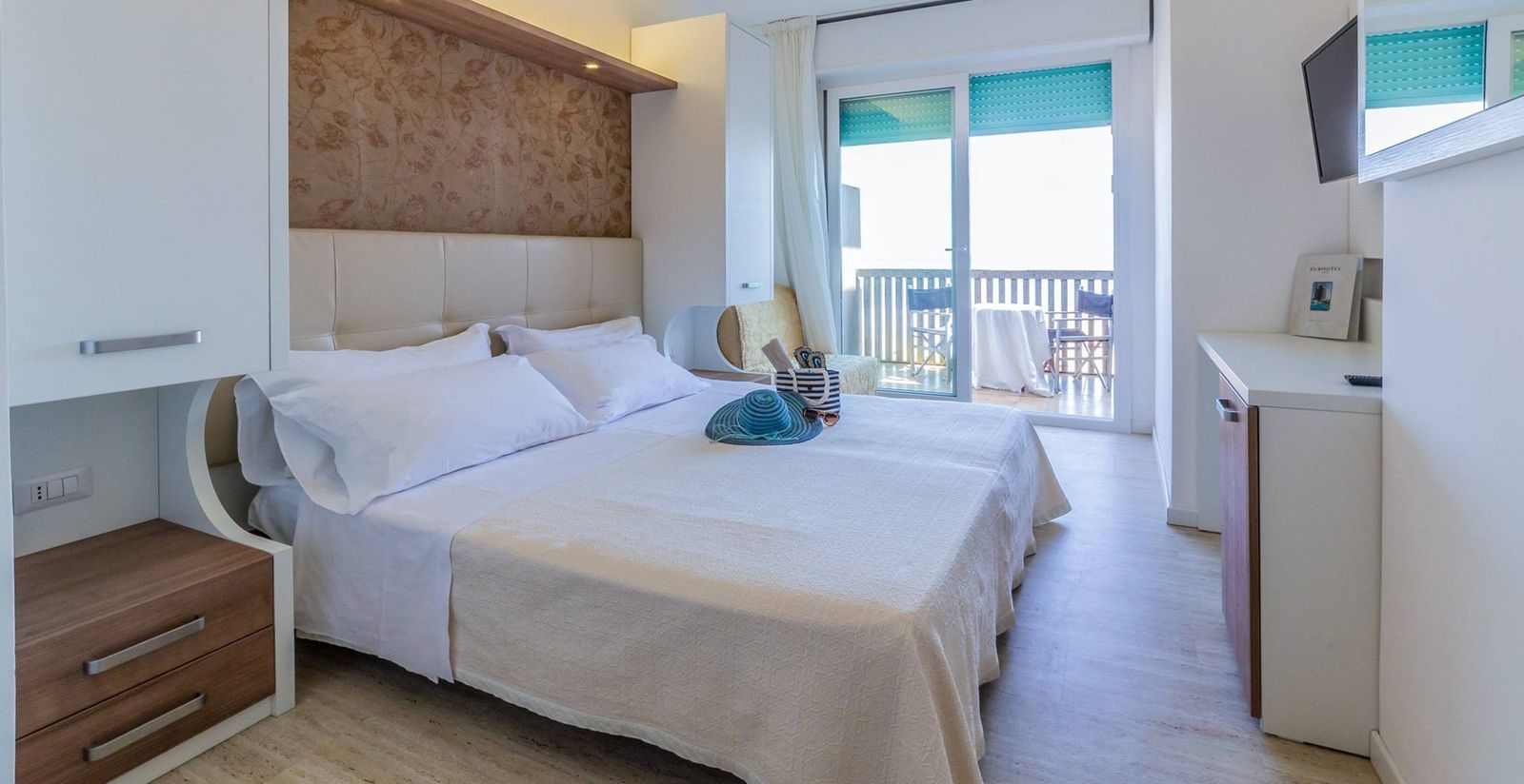 Doppelzimmer Meerblick image 4 - EurHotel 